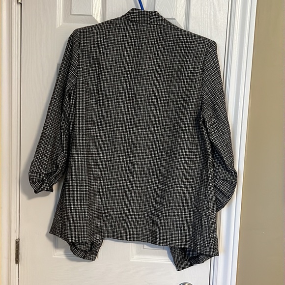 Shein black and white cooperate jacket. US 6. Size medium/M. - Picture 2 of 5